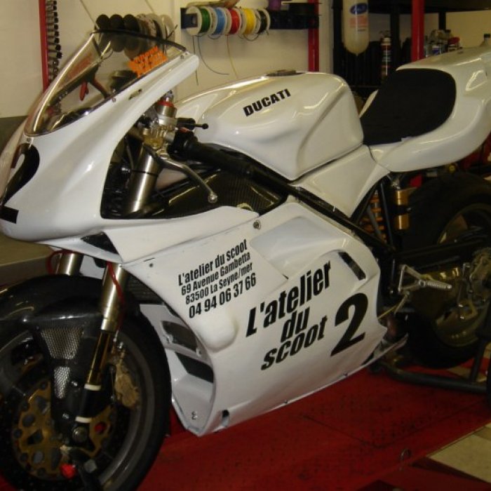 Moto Ducati 996R de circuit